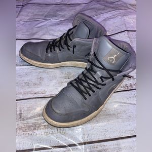 ‼️LOWERED PRICE‼️ Jordon 1 retro mid cool grey